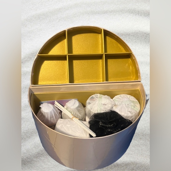 BFF BEAUTY Vanilla-Coconut 10 Pc Pampering Self Care Spa Gift Set w Storage Box. - Picture 3 of 6